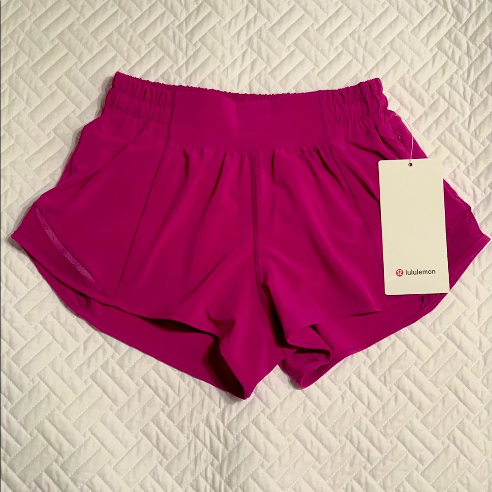 Lululemon 🍋 Hotty Hot Shorts 2.5” raspberry